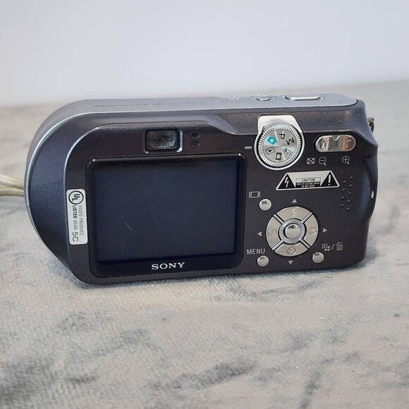 Sony Cyber-shot DSC-P200 7.2MP Digital Camera UNTESTED - FOR PARTS - Picture 3 of 6